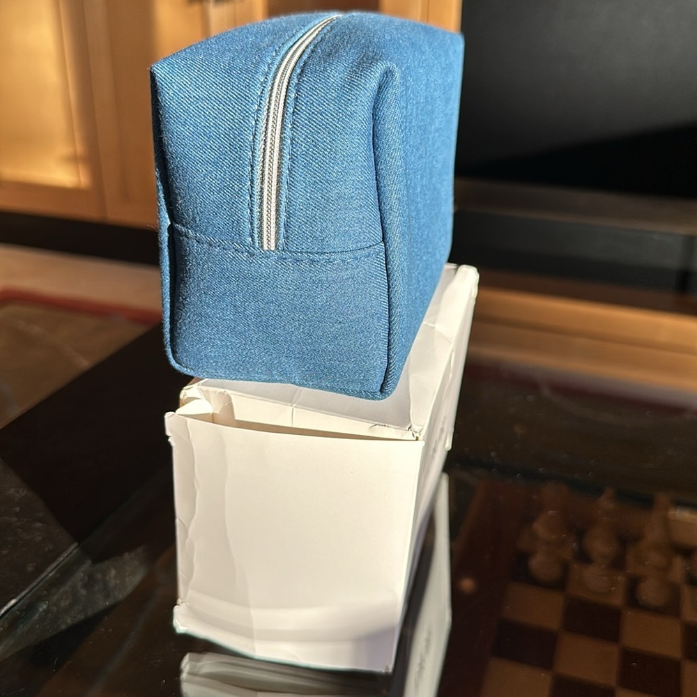 NEW DENIM DIOR BEAUTY BAG IN BOX 6 X 4.5 X 3.5 - Picture 6 of 7